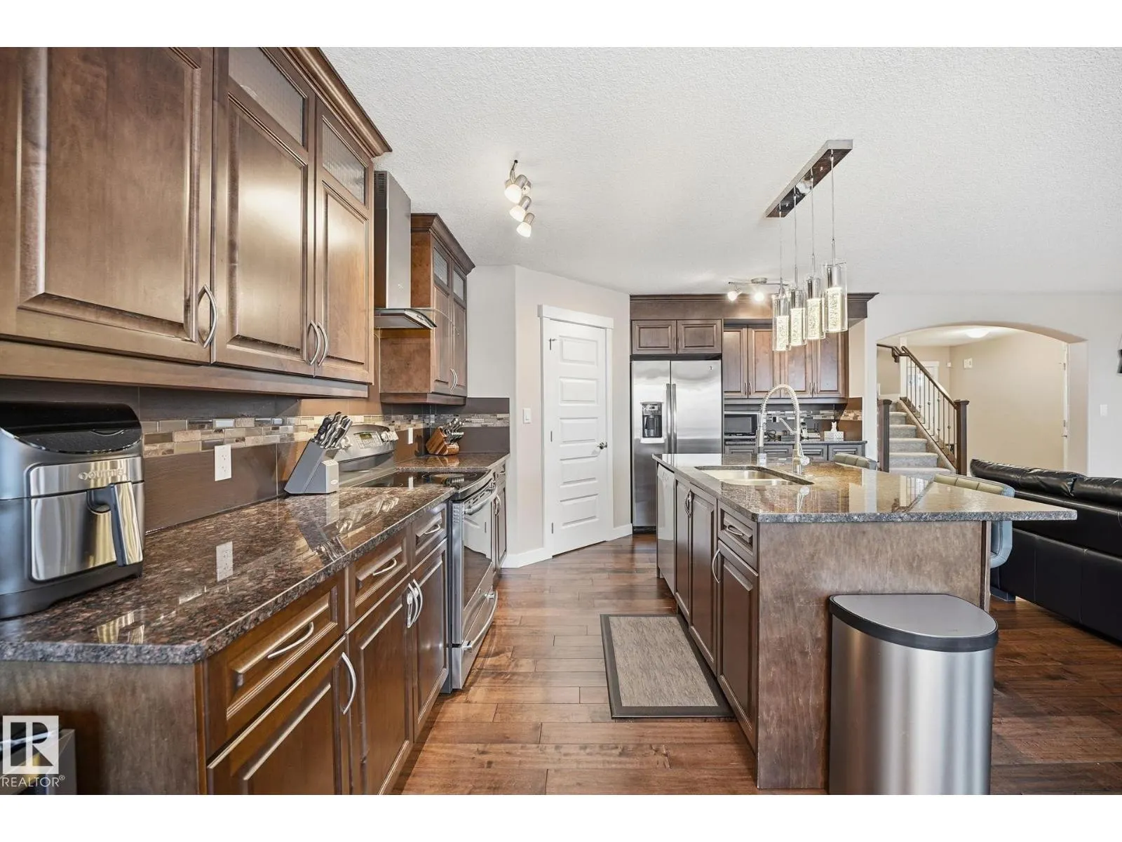 8710 180A AV NW