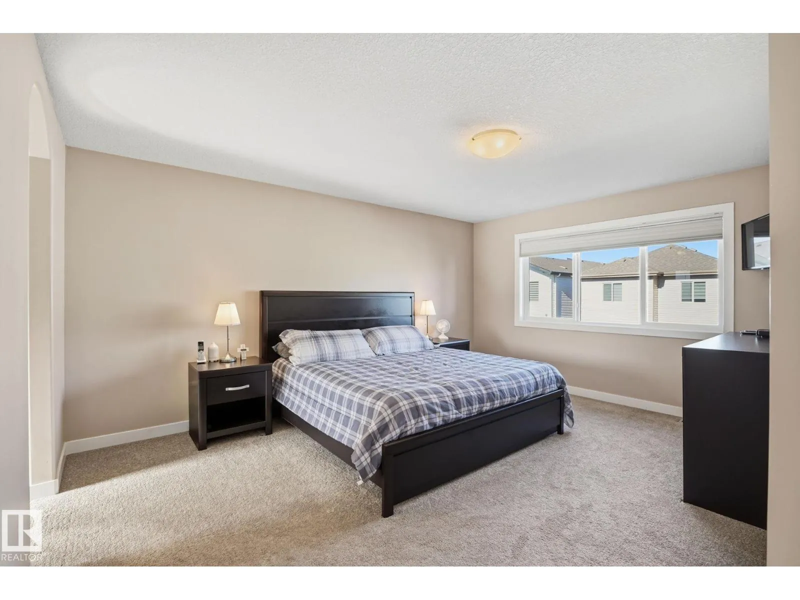 8710 180A AV NW