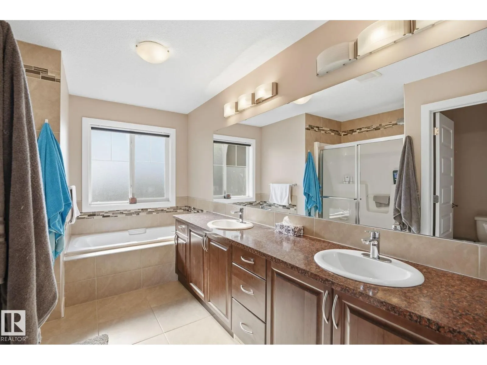 8710 180A AV NW