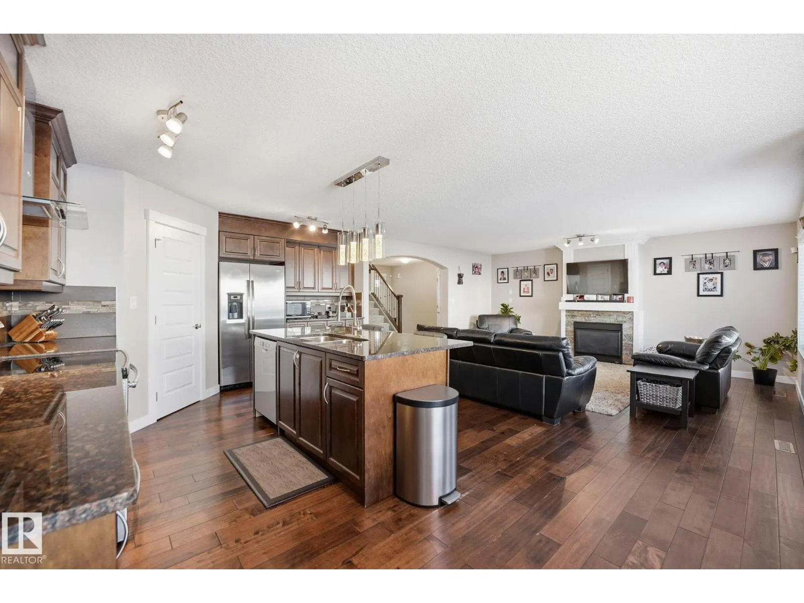 8710 180A AV NW
