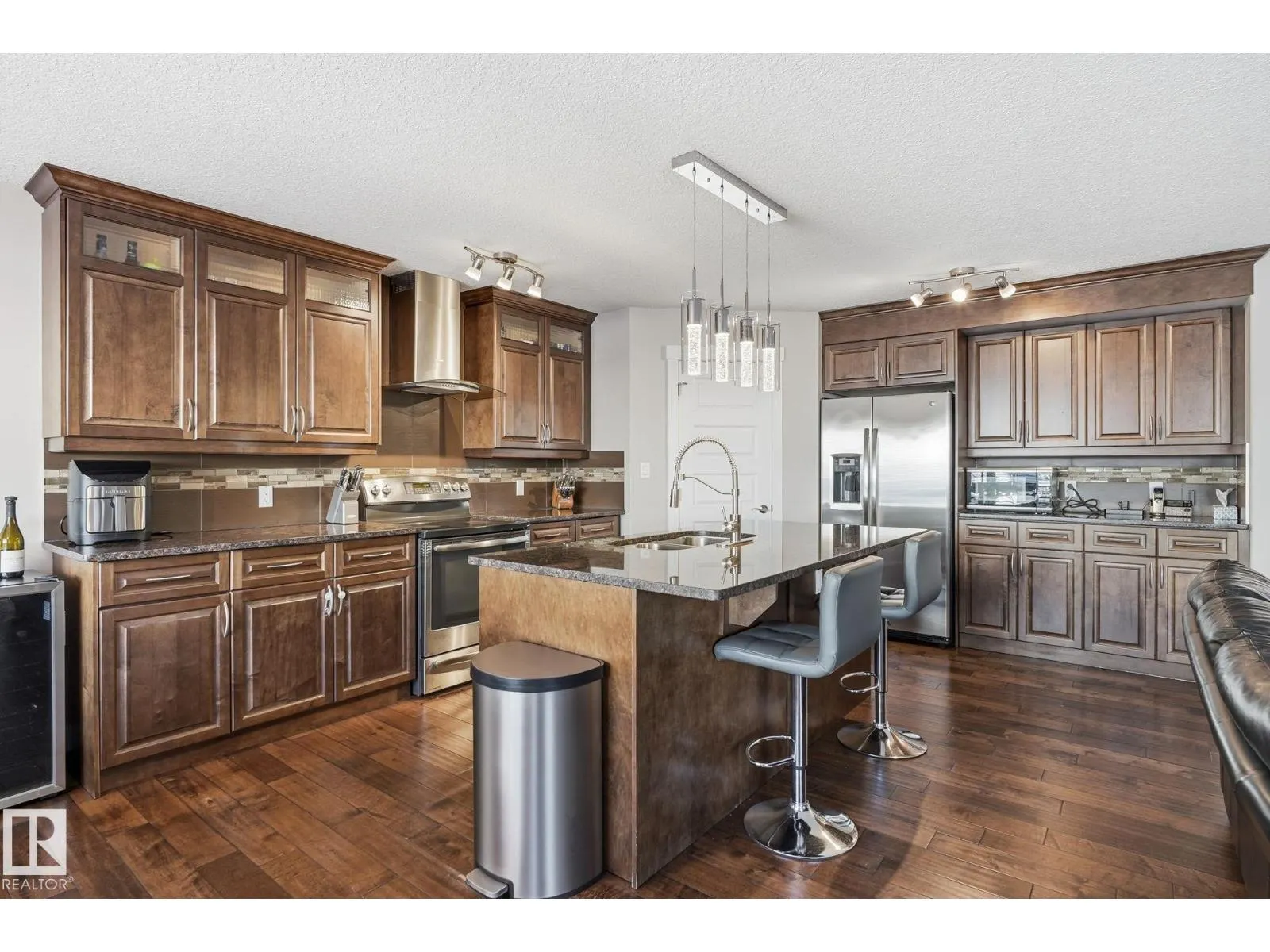 8710 180A AV NW