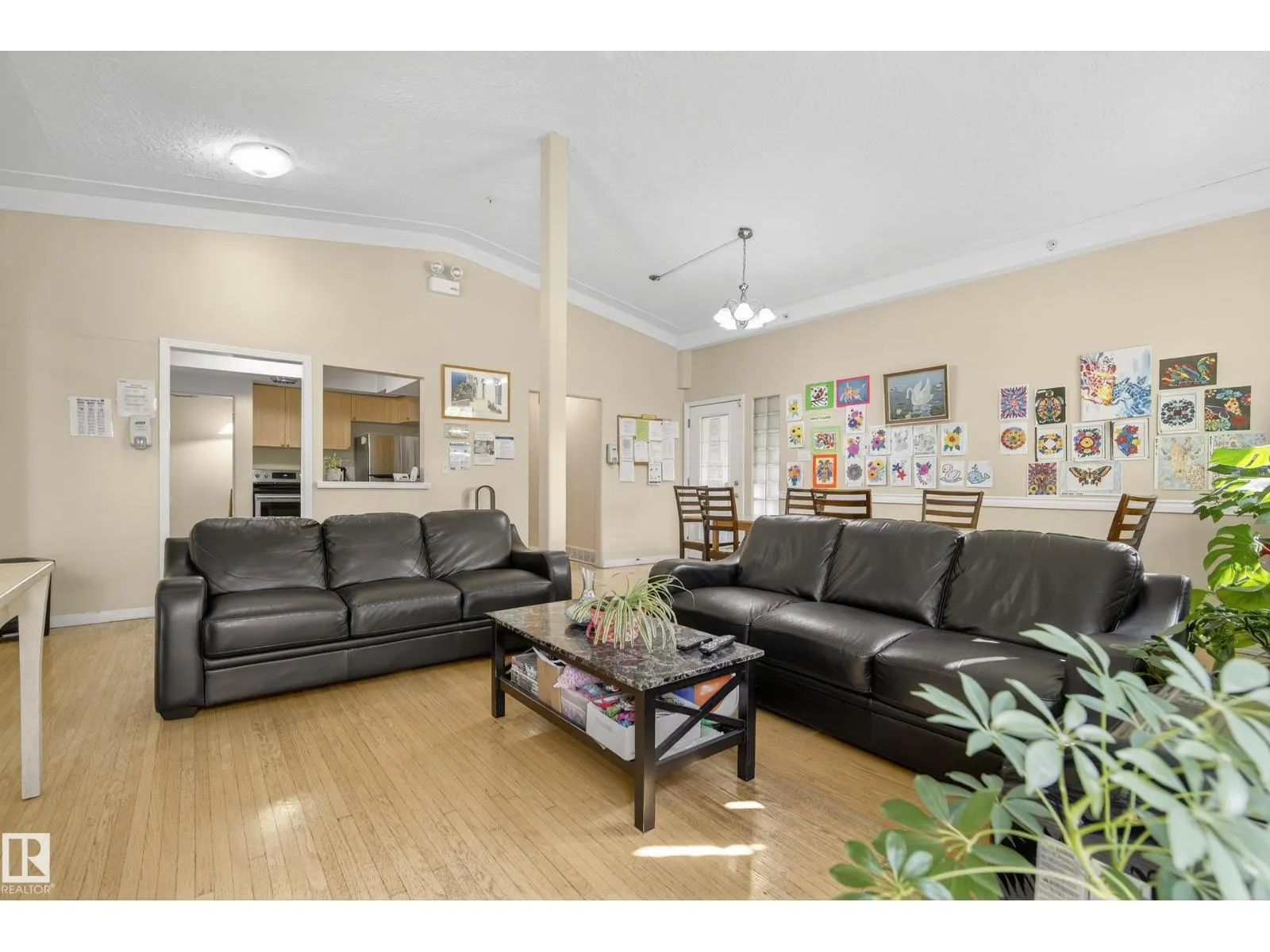 9823 142 ST NW