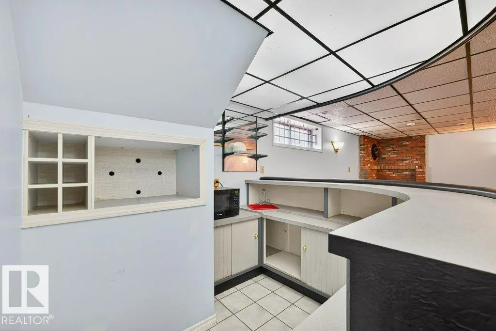 10417 10419 154 ST NW NW