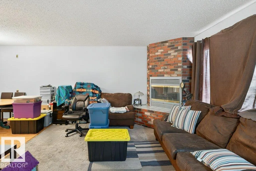 10417 10419 154 ST NW NW