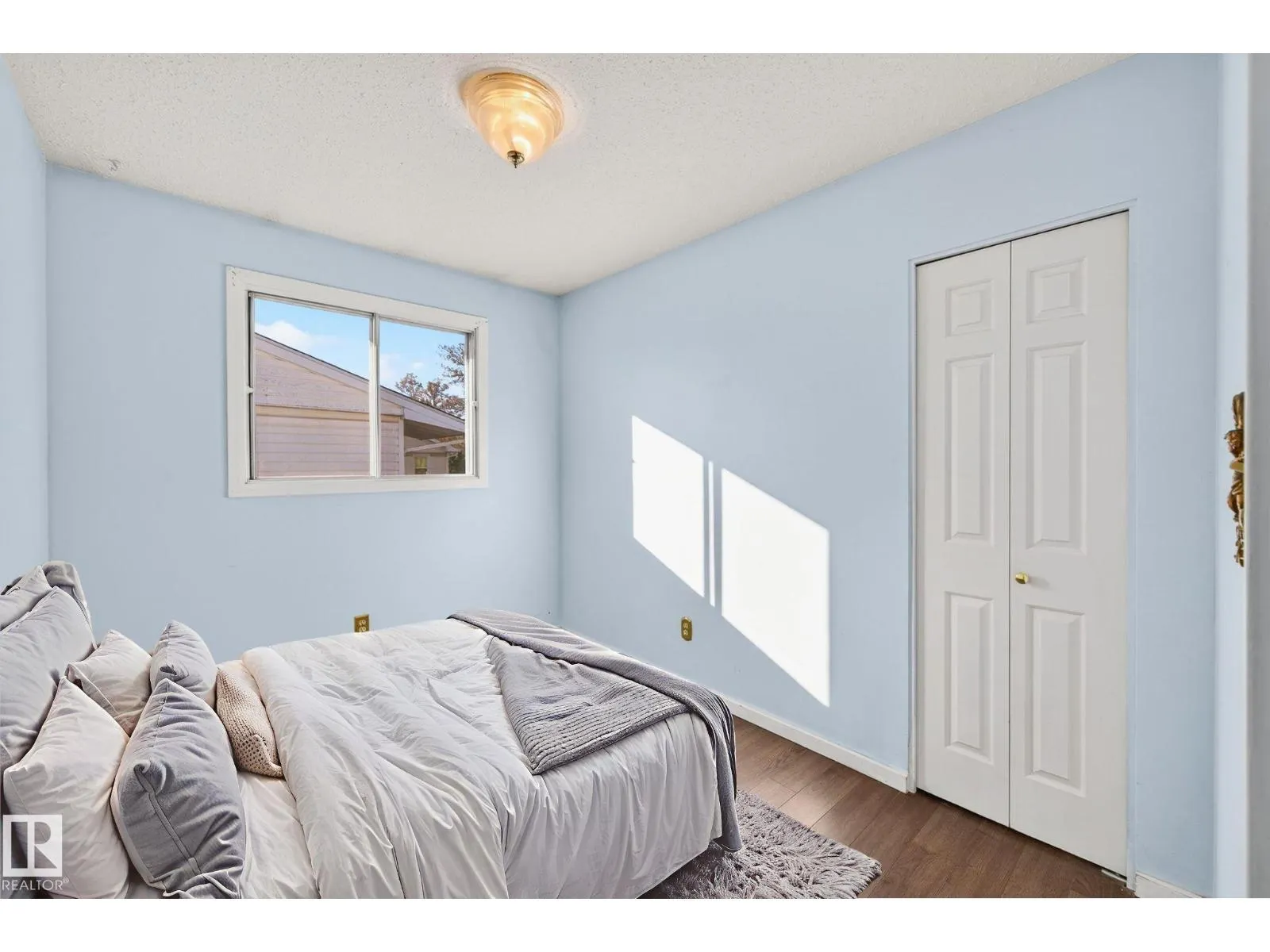 10417 10419 154 ST NW NW