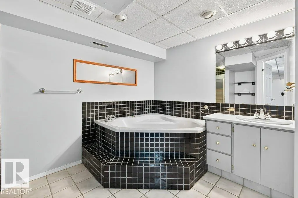 10417 10419 154 ST NW NW