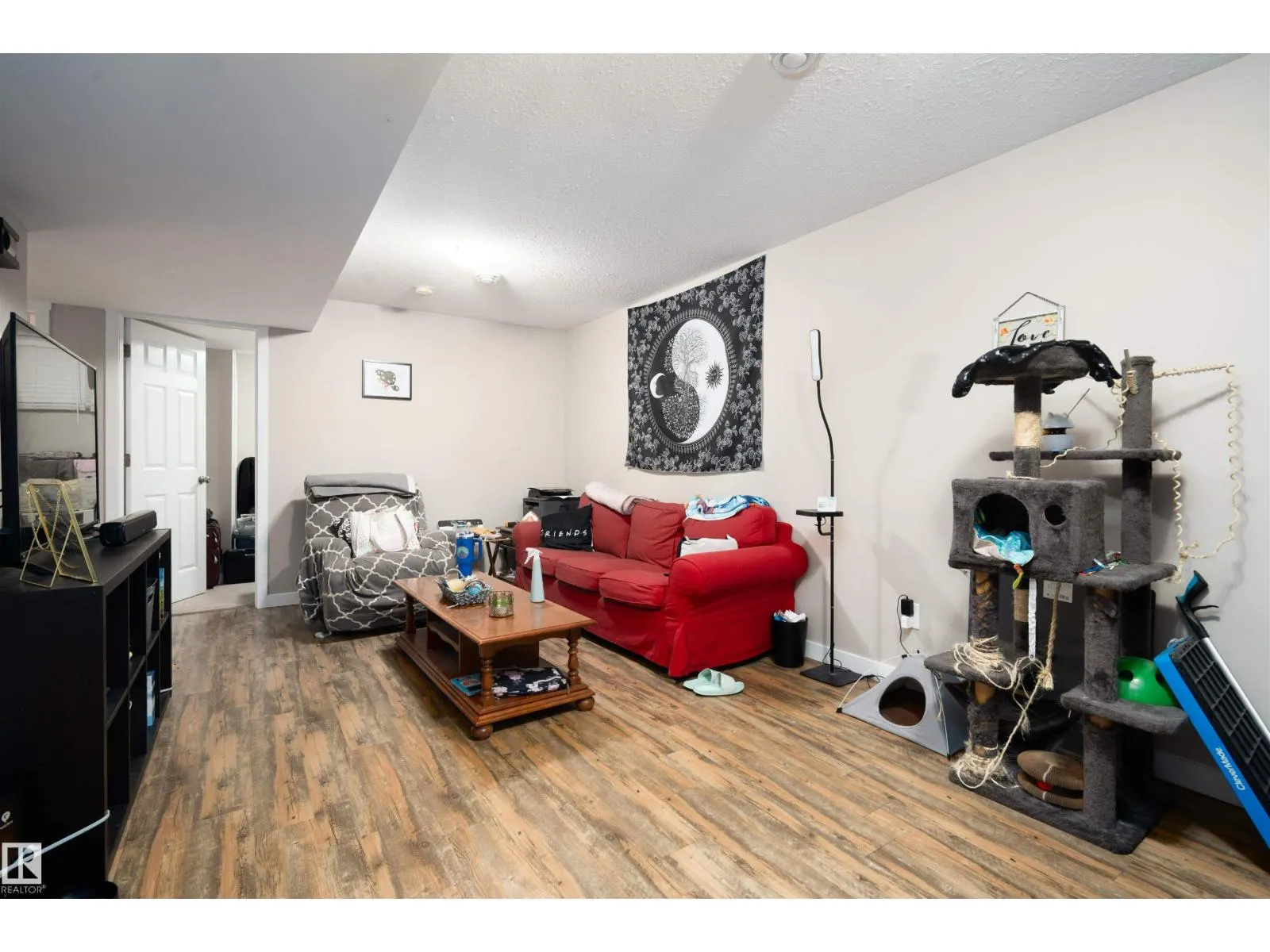 10324 136 AV NW