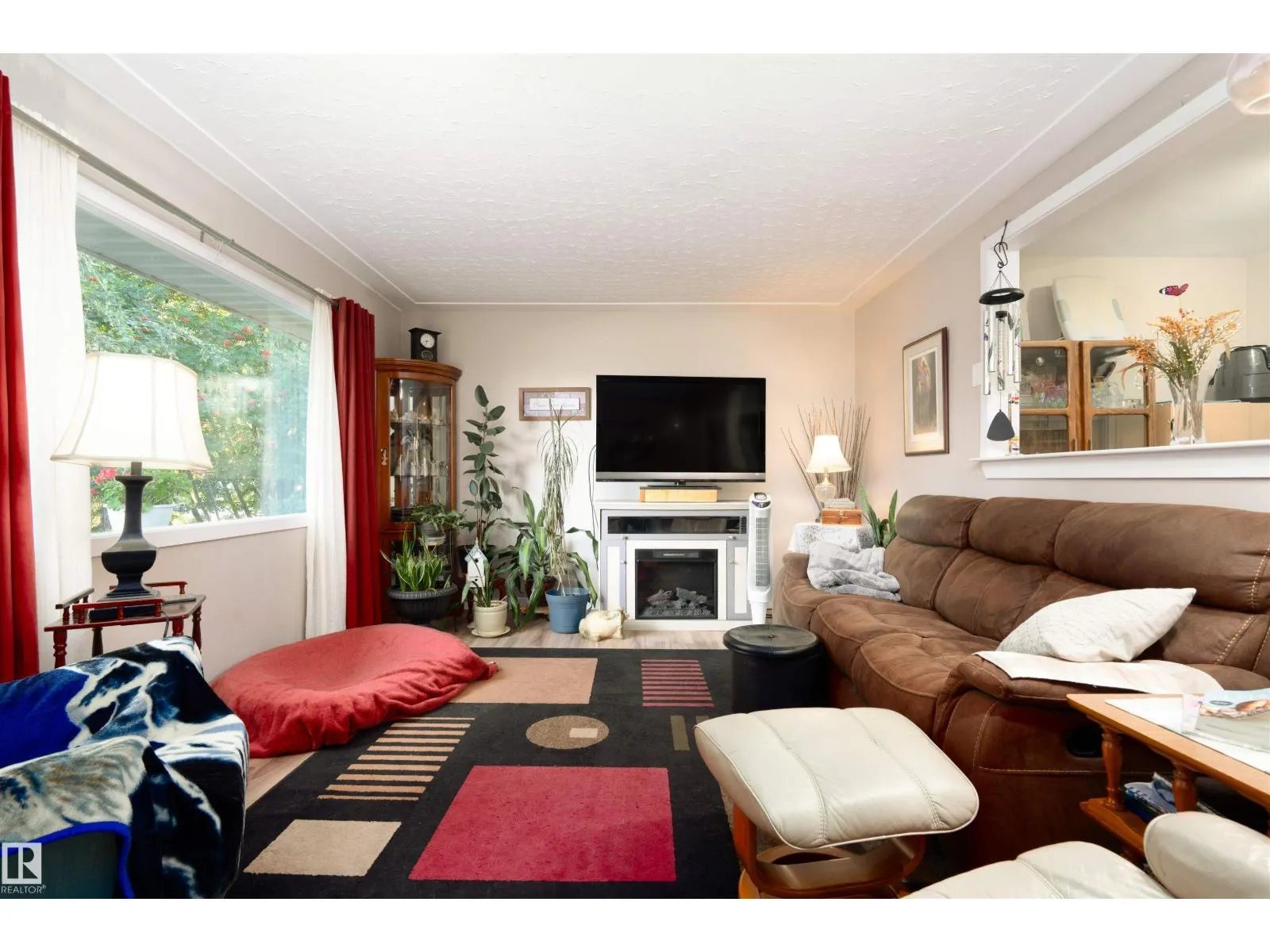 10324 136 AV NW