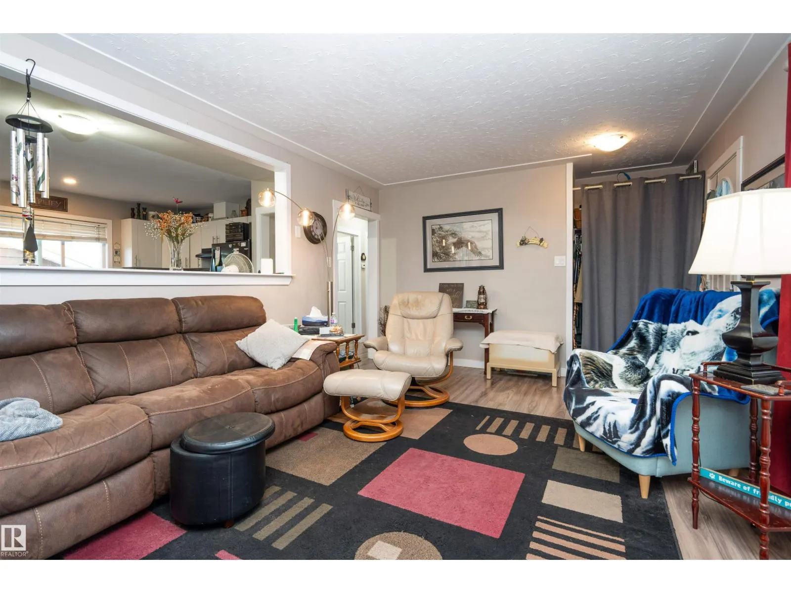 10324 136 AV NW