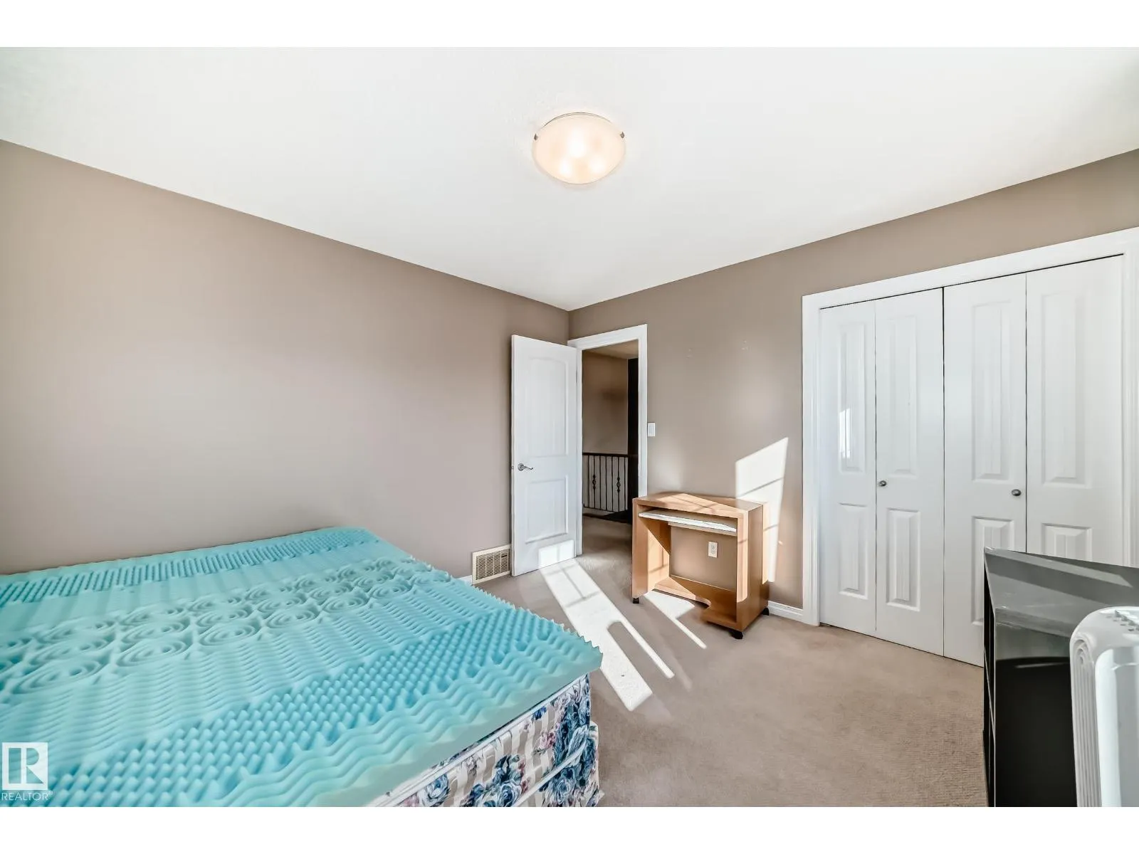 569 Stewart CR SW