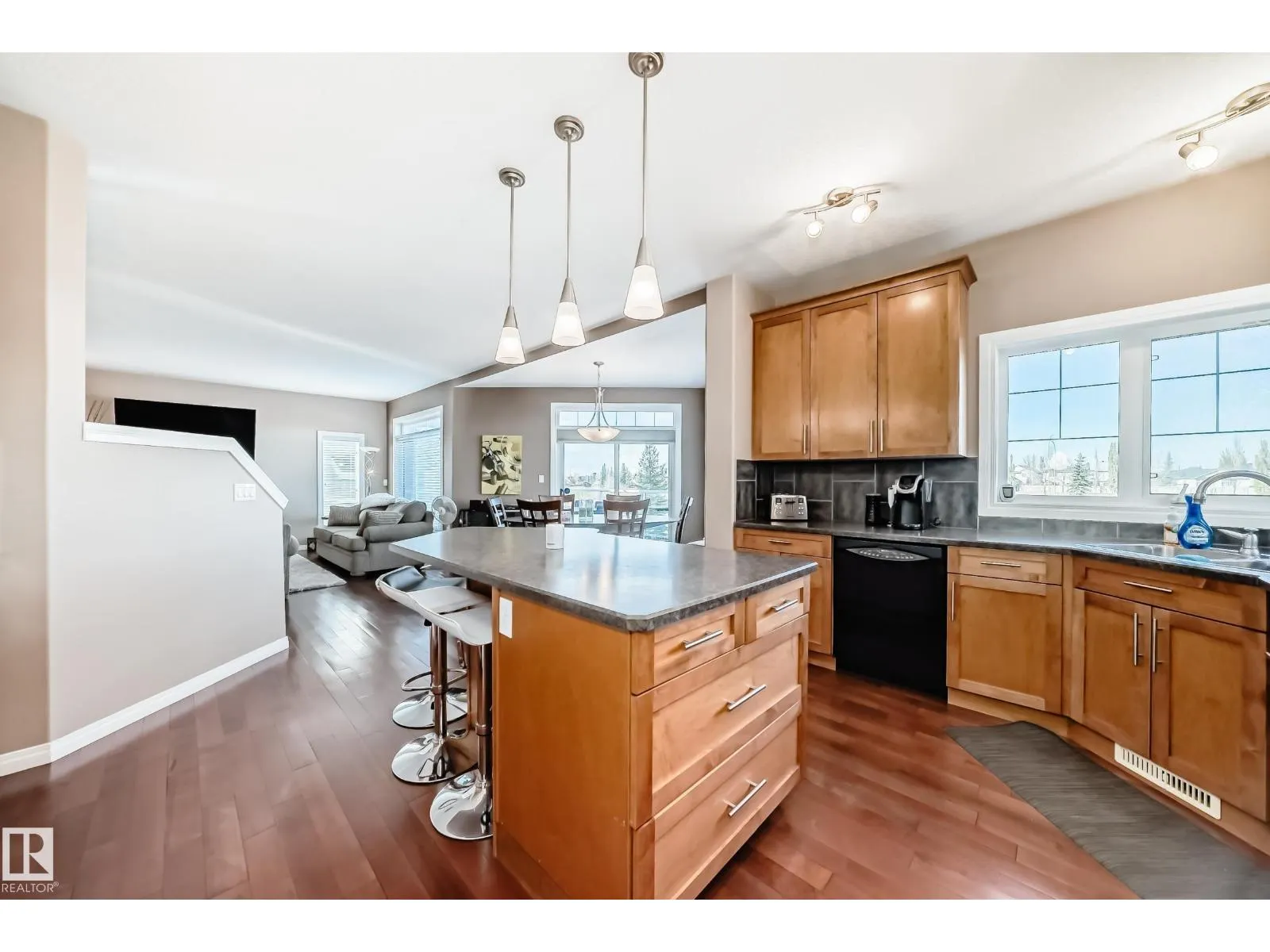 569 Stewart CR SW