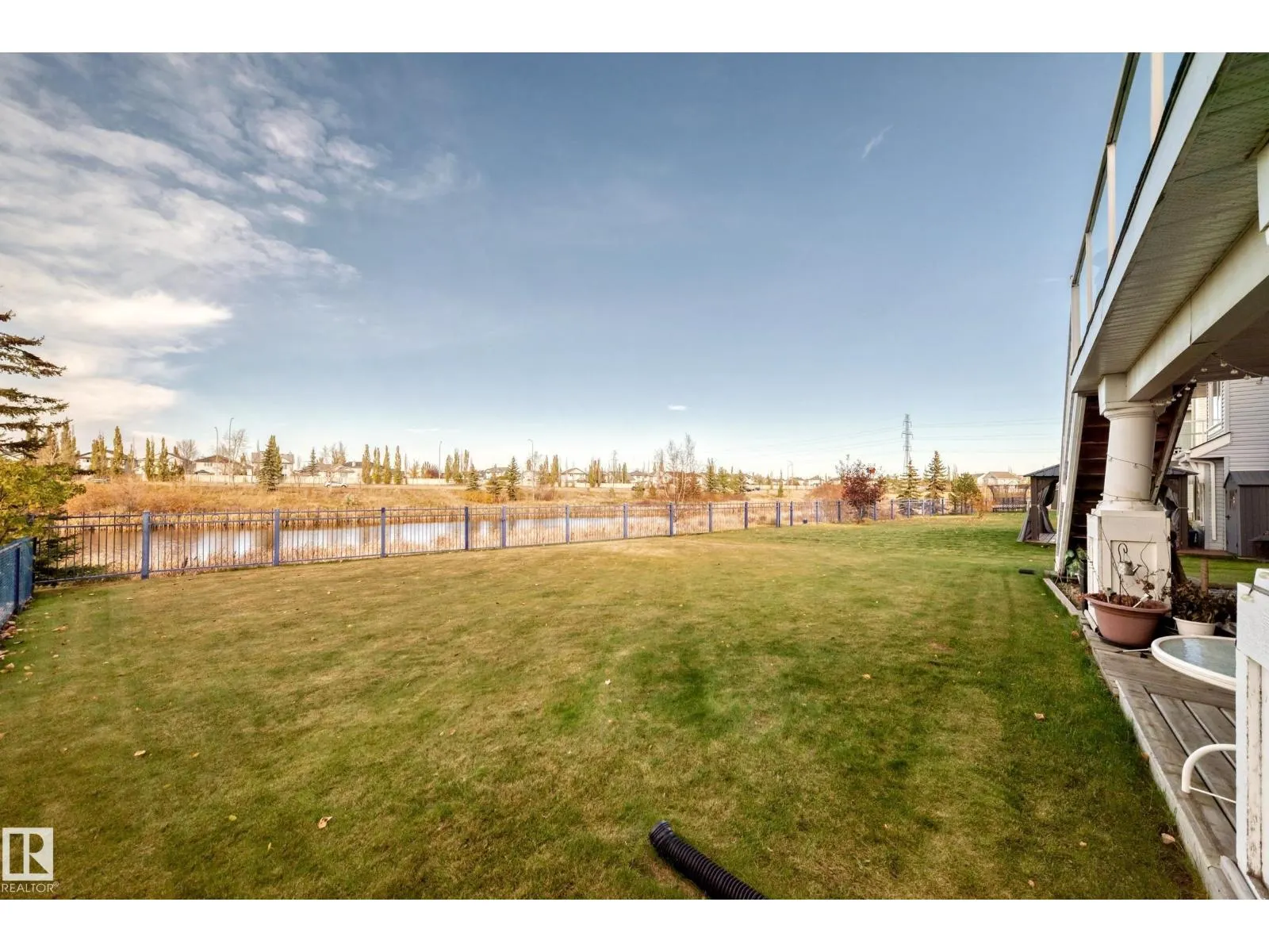 569 Stewart CR SW