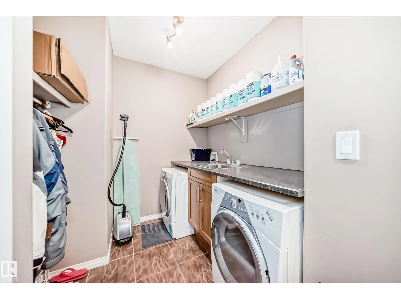 569 Stewart CR SW