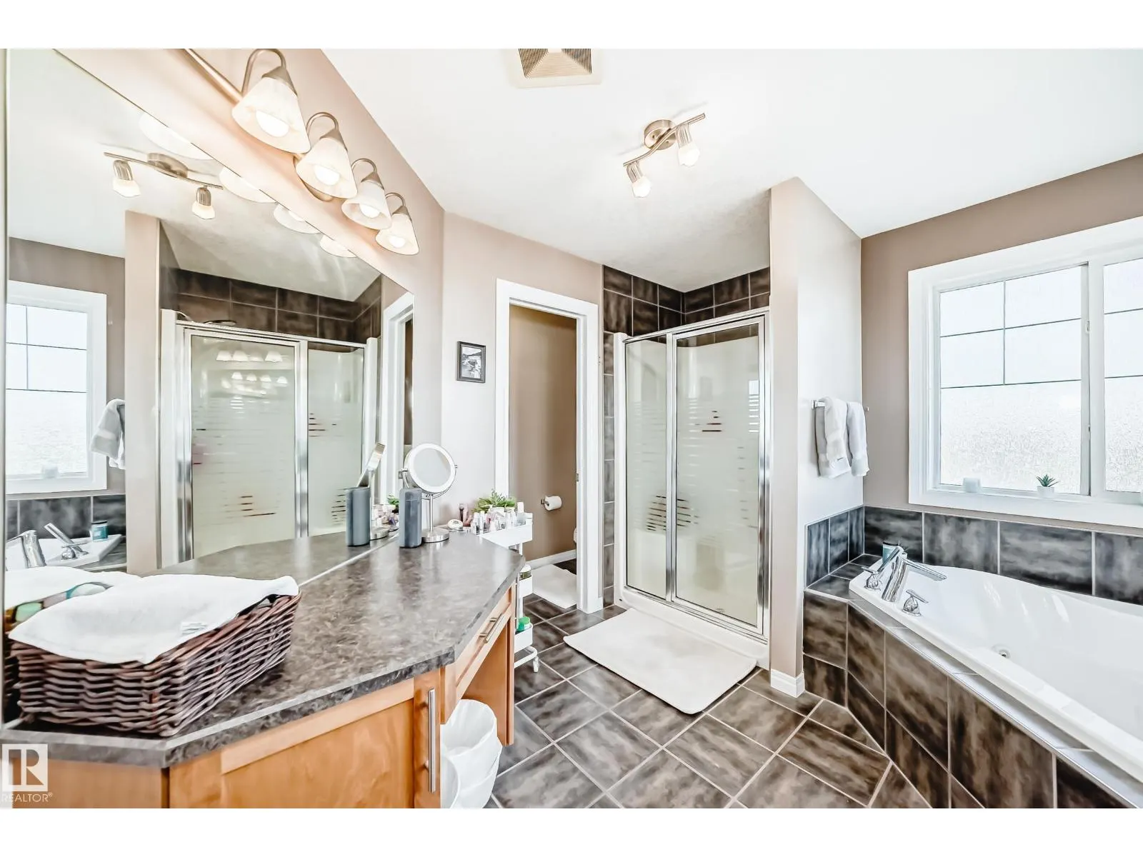 569 Stewart CR SW