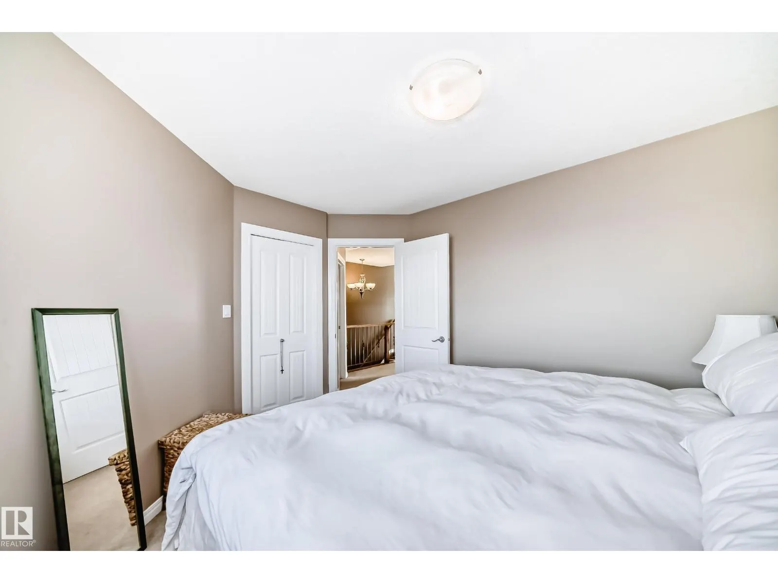 569 Stewart CR SW