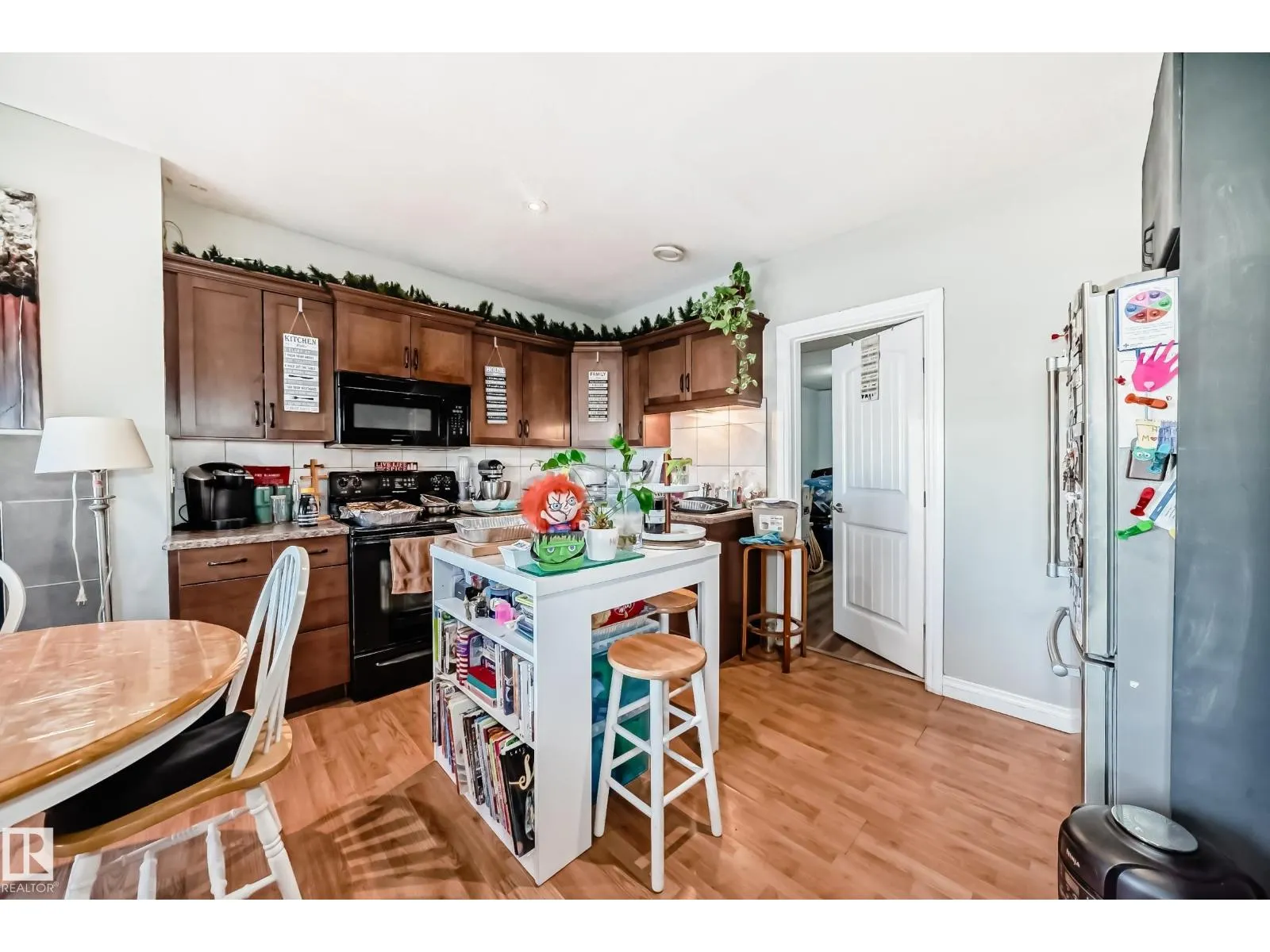 569 Stewart CR SW