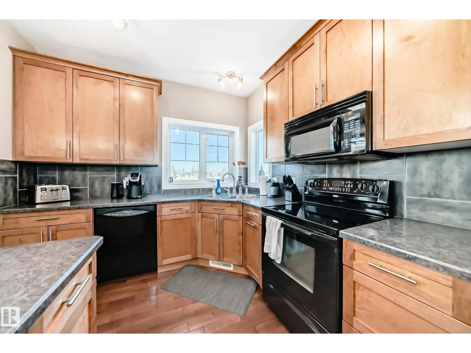 569 Stewart CR SW