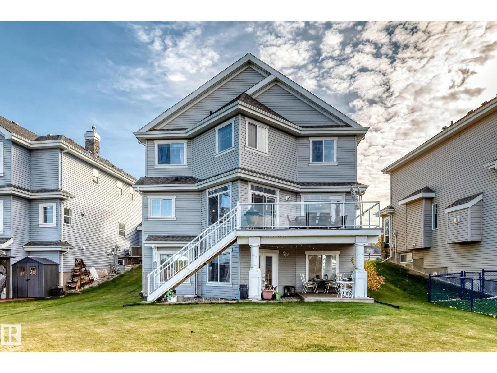 569 Stewart CR SW