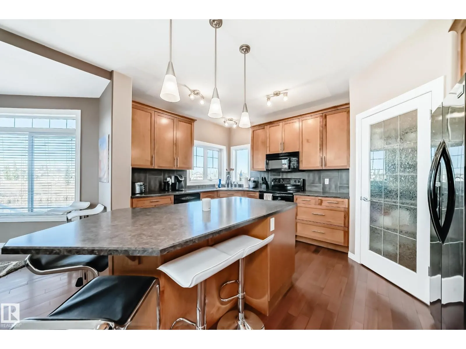 569 Stewart CR SW