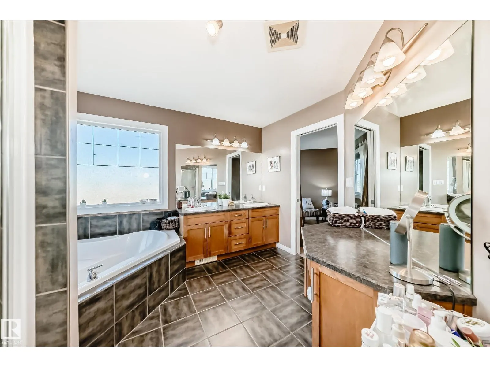 569 Stewart CR SW