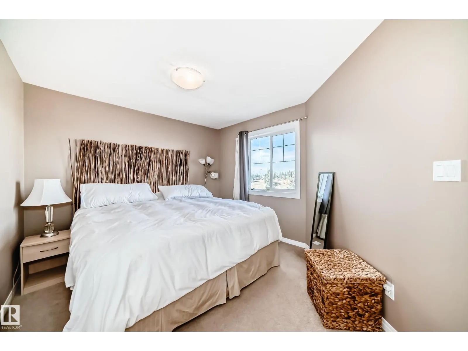 569 Stewart CR SW