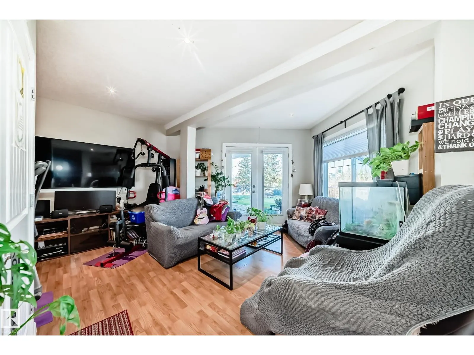 569 Stewart CR SW