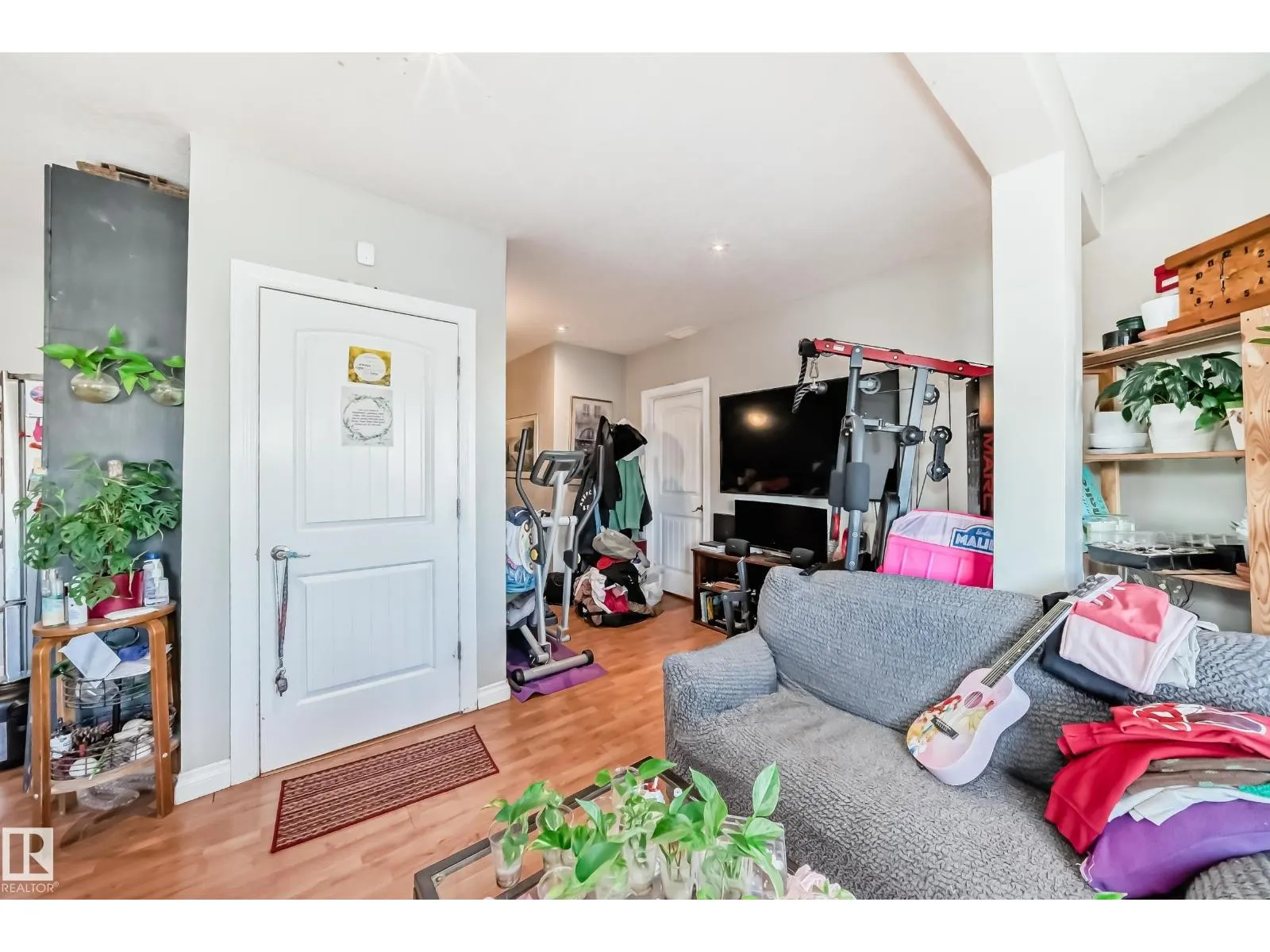 569 Stewart CR SW