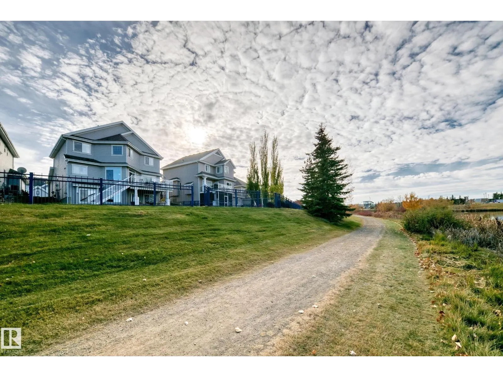 569 Stewart CR SW