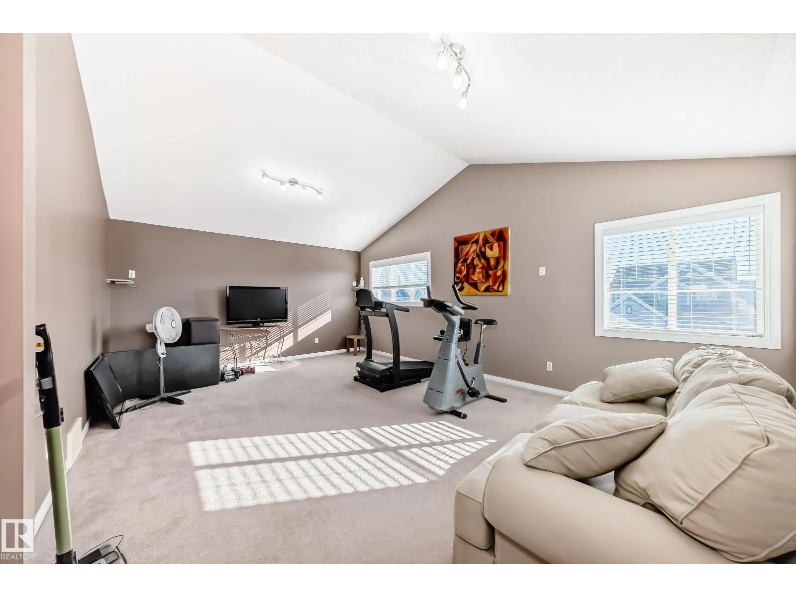 569 Stewart CR SW