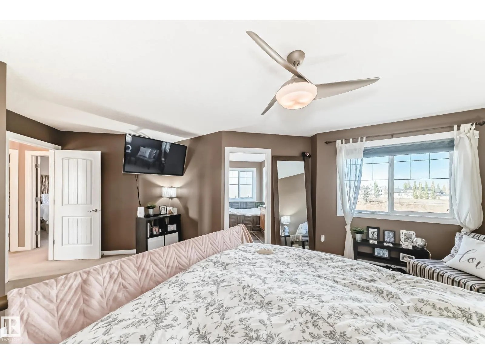 569 Stewart CR SW