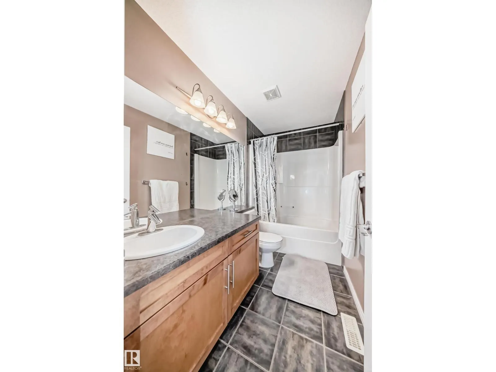 569 Stewart CR SW