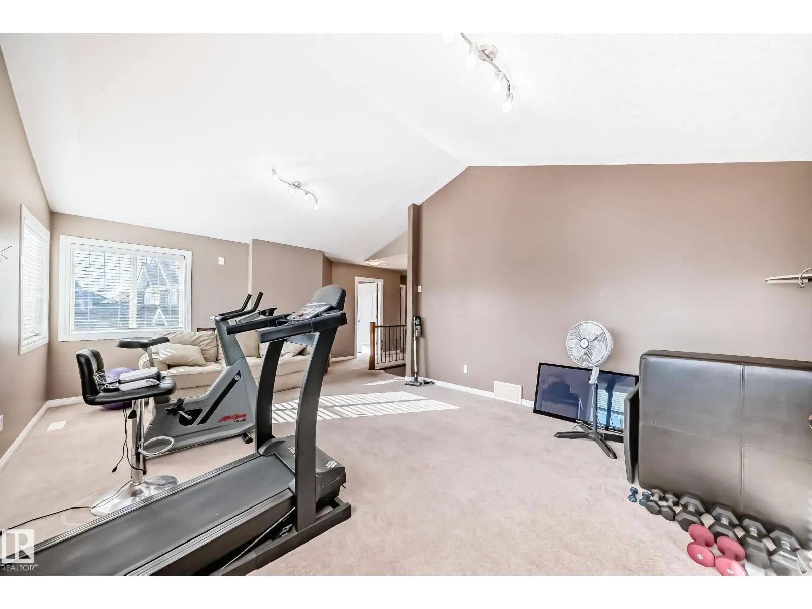 569 Stewart CR SW
