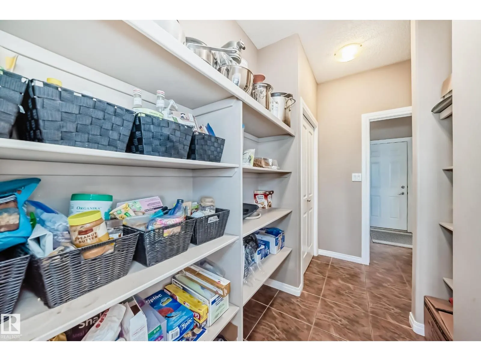 569 Stewart CR SW