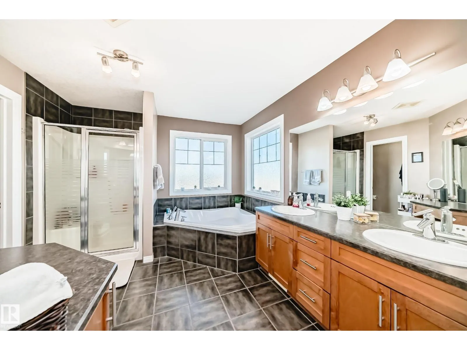 569 Stewart CR SW