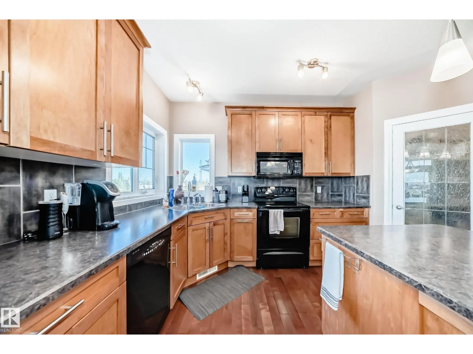 569 Stewart CR SW