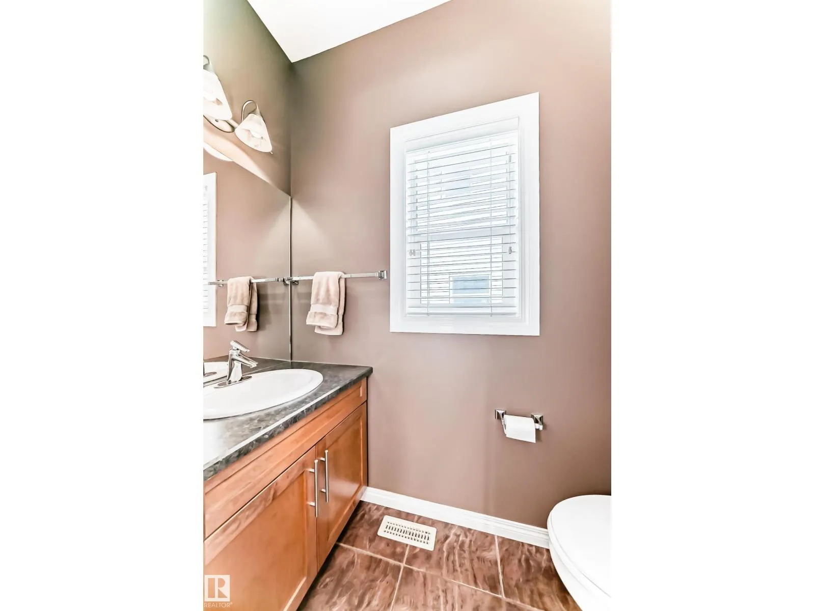 569 Stewart CR SW