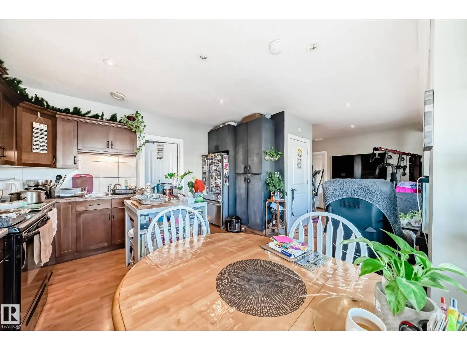 569 Stewart CR SW