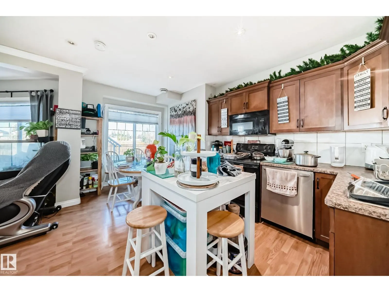 569 Stewart CR SW