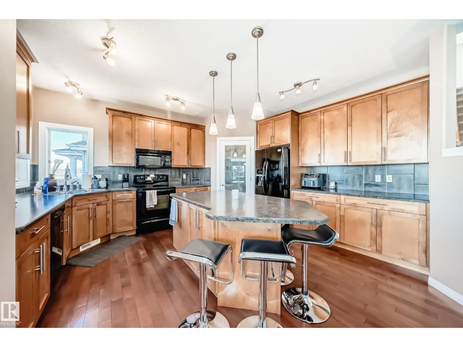 569 Stewart CR SW