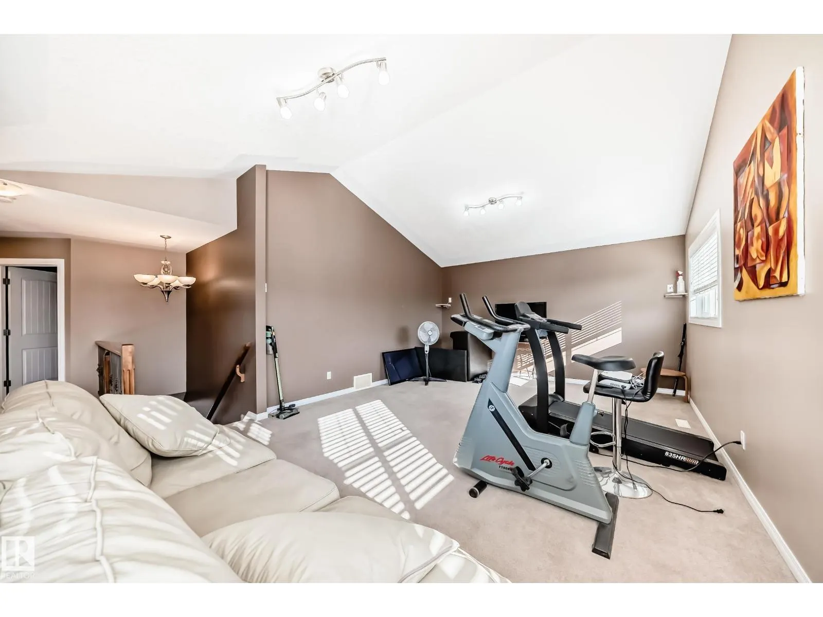 569 Stewart CR SW