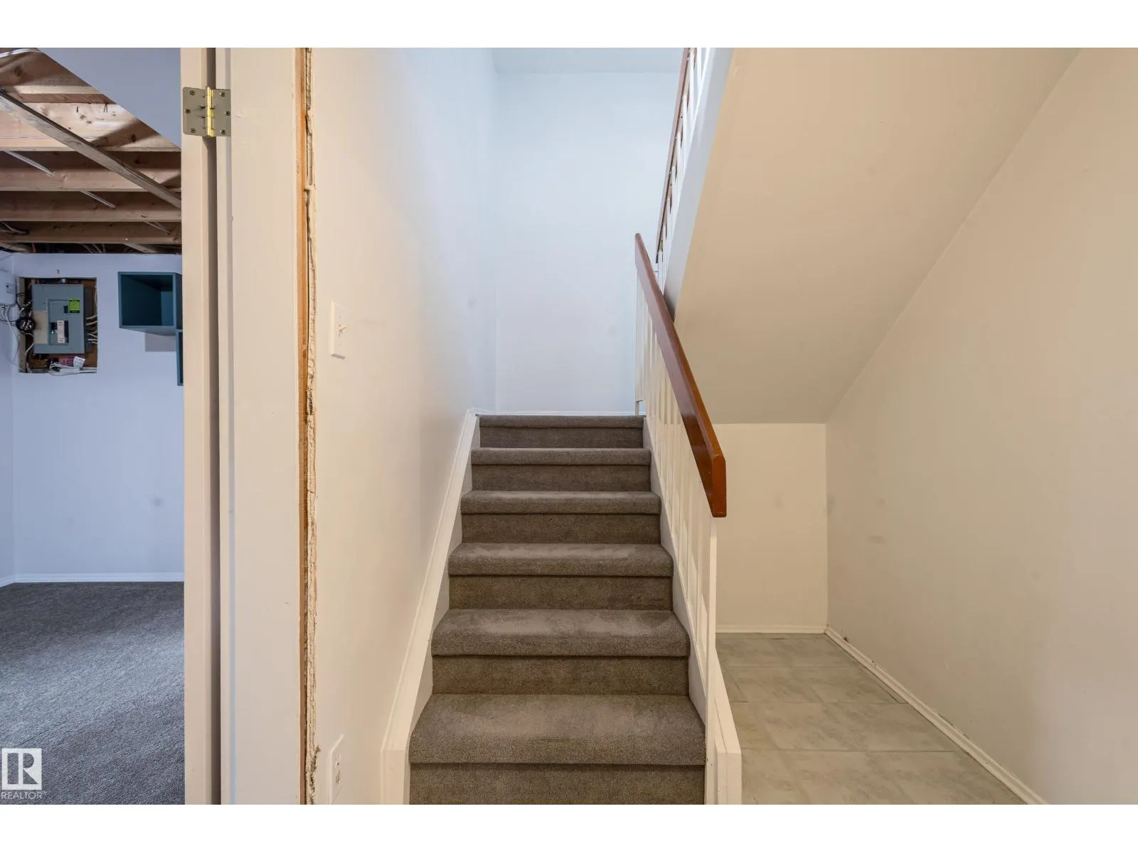 266 CHATEAU PL NW