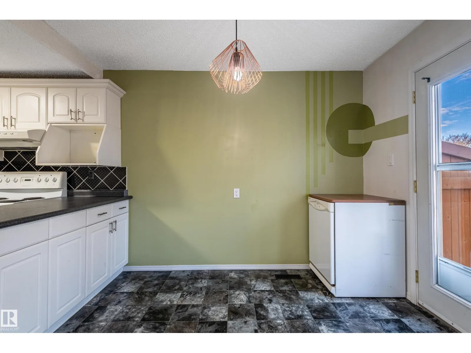 266 CHATEAU PL NW
