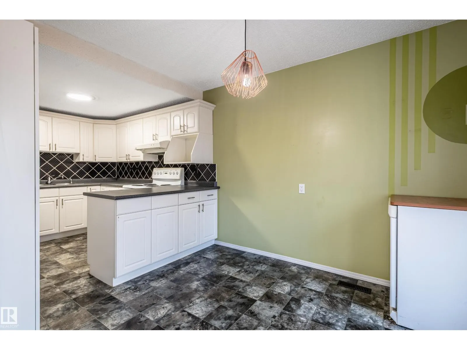 266 CHATEAU PL NW