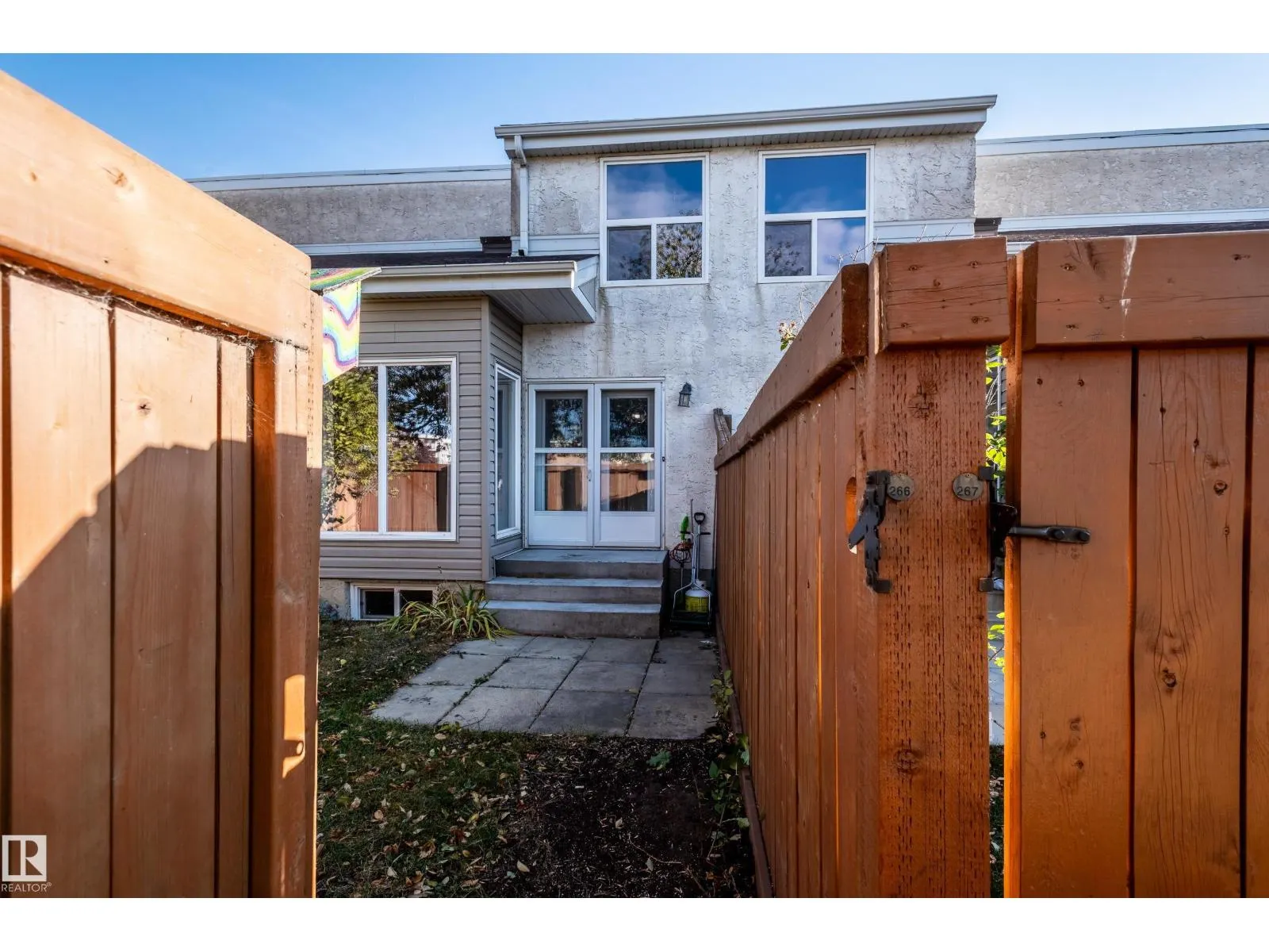 266 CHATEAU PL NW