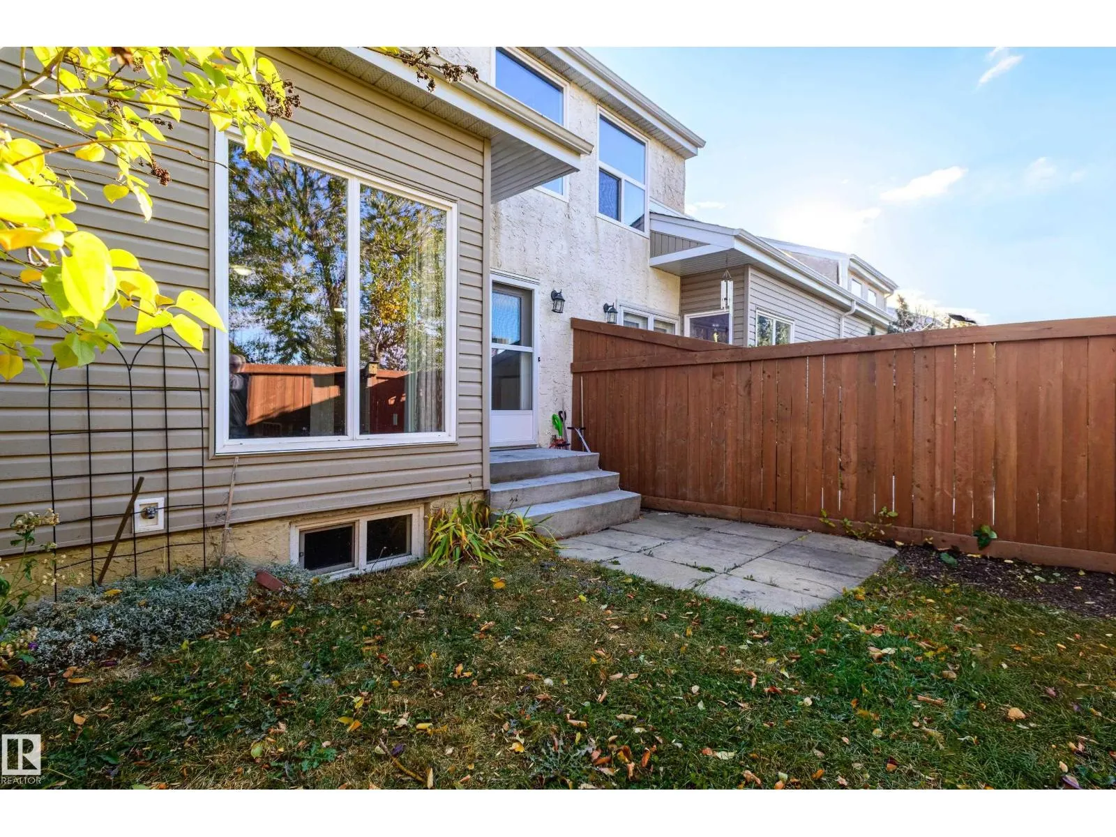 266 CHATEAU PL NW