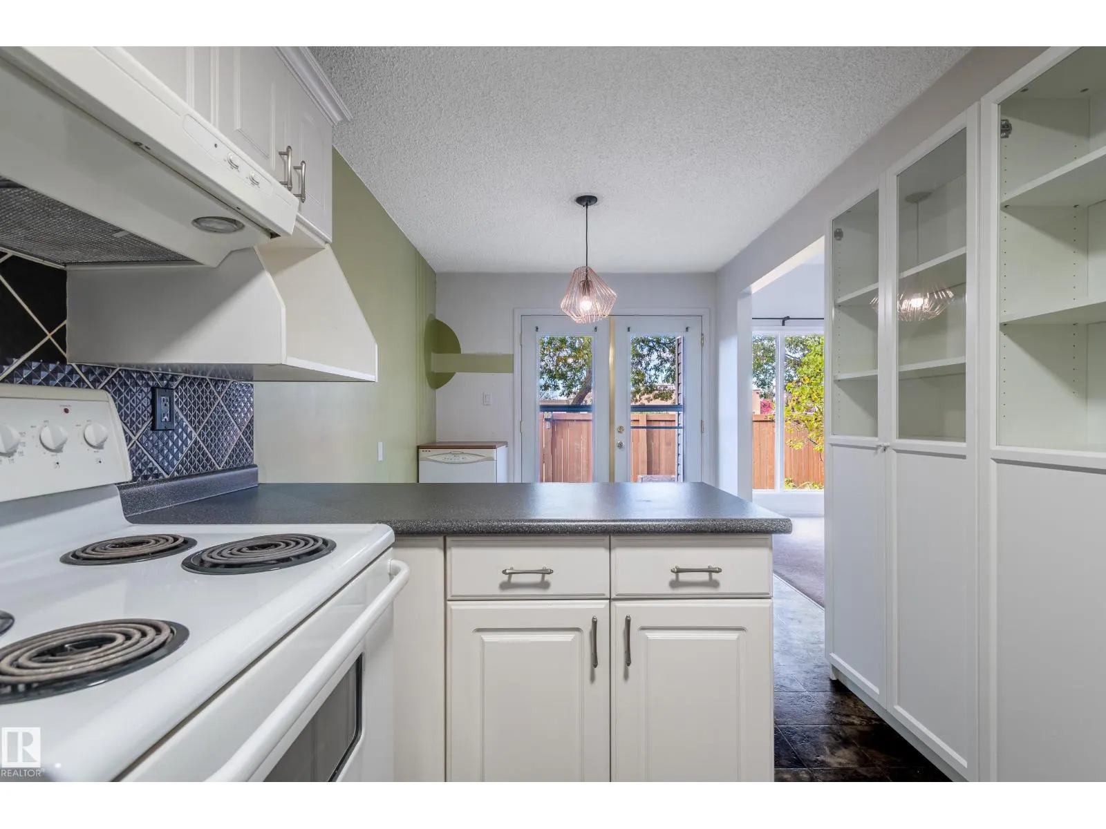 266 CHATEAU PL NW
