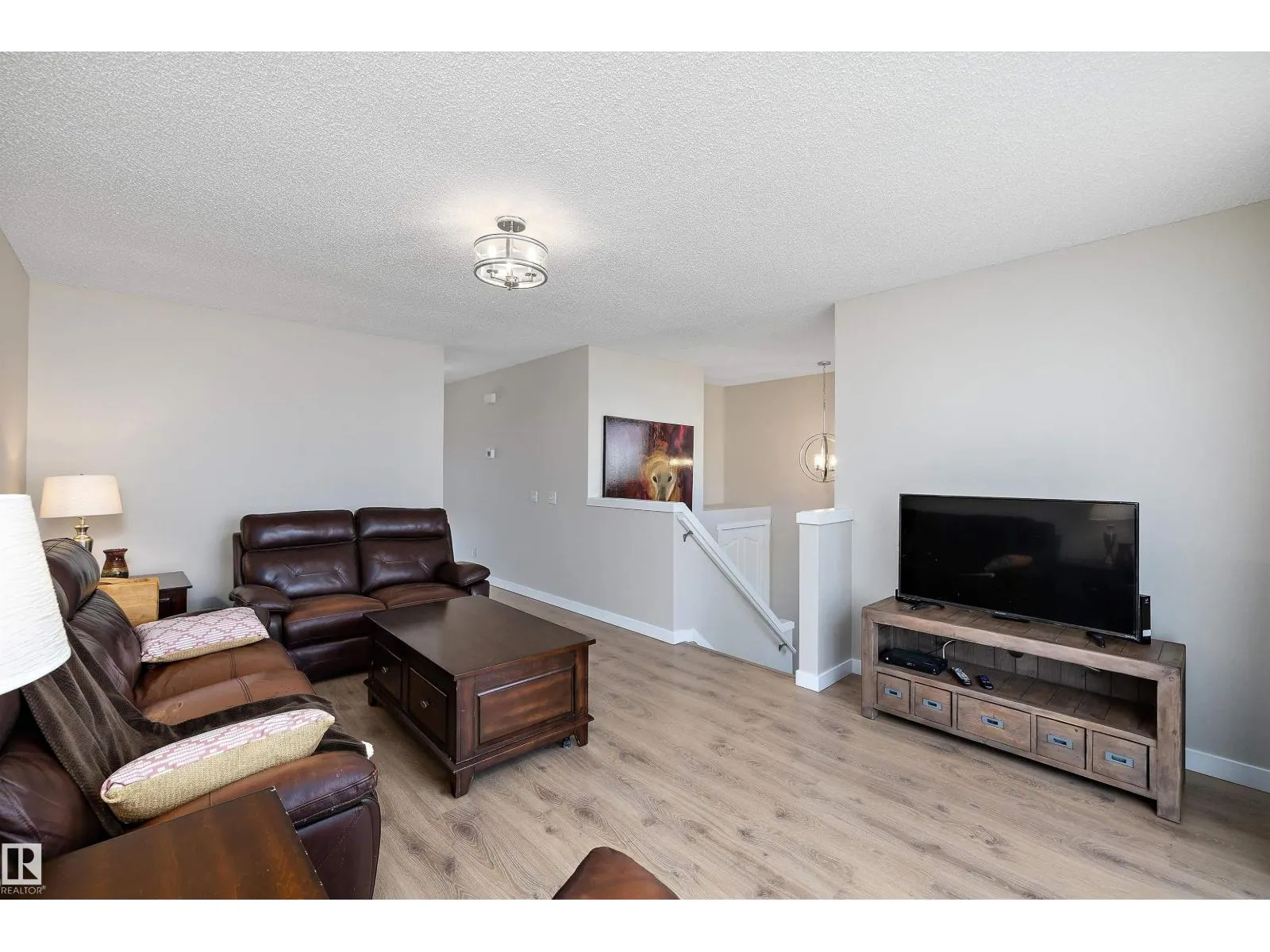3019 33 AV NW