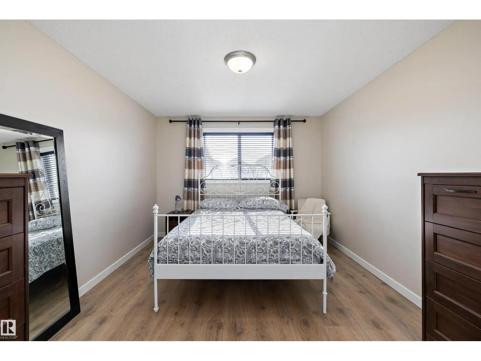 3019 33 AV NW