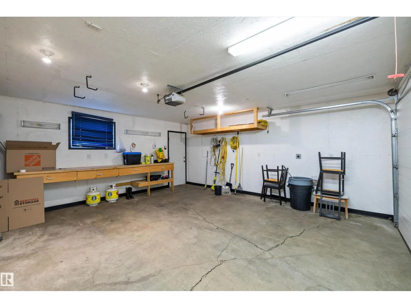 3019 33 AV NW