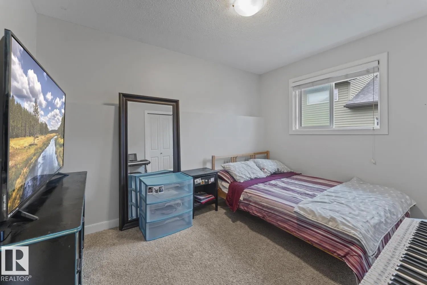 28 Falcon RD